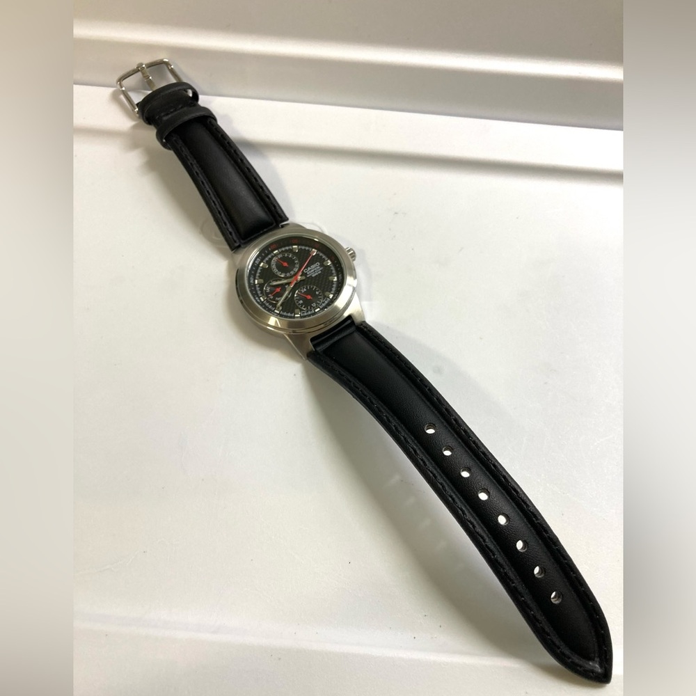 Casio edifice watch, black & silver dial, red accents, working battery, EF308 - Picture 3 of 13